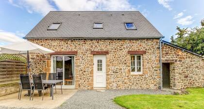 Family Country Cottage in Brainville