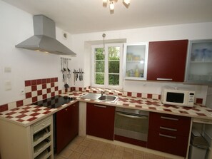 House | Private kitchen - Family Country Cottage in Brainville (Brainville)