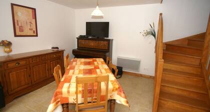 Family Country Cottage in Brainville