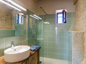 House | Bathroom | Shower, towels - Modern Holiday Home in Mayrac With Swimming Pool (Mayrac)