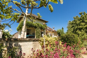 Villa | Garden