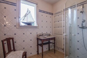 Villa | Bathroom - Villa With Pool in Correze (Saint-Bonnet-la-Riviere)