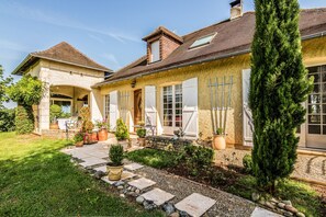 Villa | Exterior - Villa With Pool in Correze (Saint-Bonnet-la-Riviere)