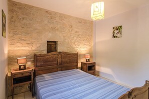 House | 3 bedrooms, individually furnished, iron/ironing board, bed sheets - Slate-roofed Hideaway (Cressensac-Sarrazac)