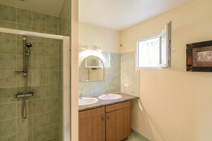 House | Bathroom - Slate-roofed Hideaway (Cressensac-Sarrazac)