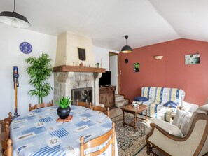 Dining - Charming Home With Orchard (Montaigu-la-Brisette)