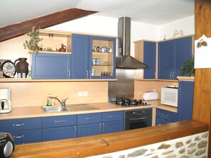 House | Private kitchen - Charming Home With Orchard (Montaigu-la-Brisette)