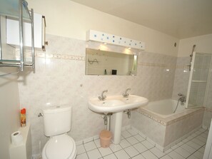 House | Bathroom - Charming Home With Orchard (Montaigu-la-Brisette)