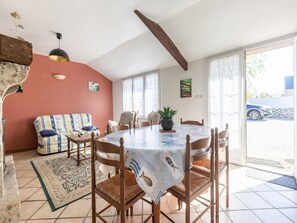Dining - Charming Home With Orchard (Montaigu-la-Brisette)