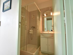 Bathroom - Serene Holiday Home in Vignol With Swimming Pool (Vignol)