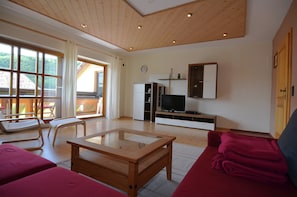 Apartment | Living room - Homely Apartment with BBQ in Riedenburg Prunn near Forest (Riedenburg)