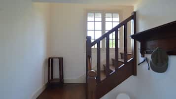 Nhà | 4 phòng ngủ, trang bị nội thất với thiết kế riêng biệt, bộ trải giường