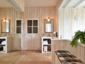 Bathroom - Magnificent Mansion With Private Swimming Pool in Quiet Location Near Décize (Charrin)