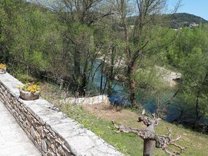 Property grounds - Holiday Home in Montclus Near River (Montclus)