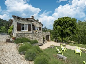 House | Terrace/patio - Holiday Home in Montclus Near River (Montclus)