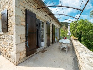 House | Balcony - Holiday Home in Montclus Near River (Montclus)