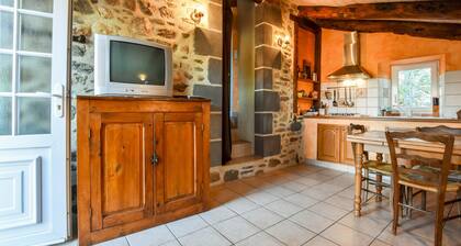 Holiday Home Saint-beauzire Near Pauillac Castle