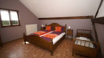 House | 3 bedrooms, individually furnished, bed sheets