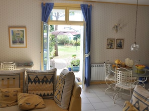 Dining - Beautiful Villa With Swimming Pool in Cazouls-les-beziers (Cazouls-les-Beziers)