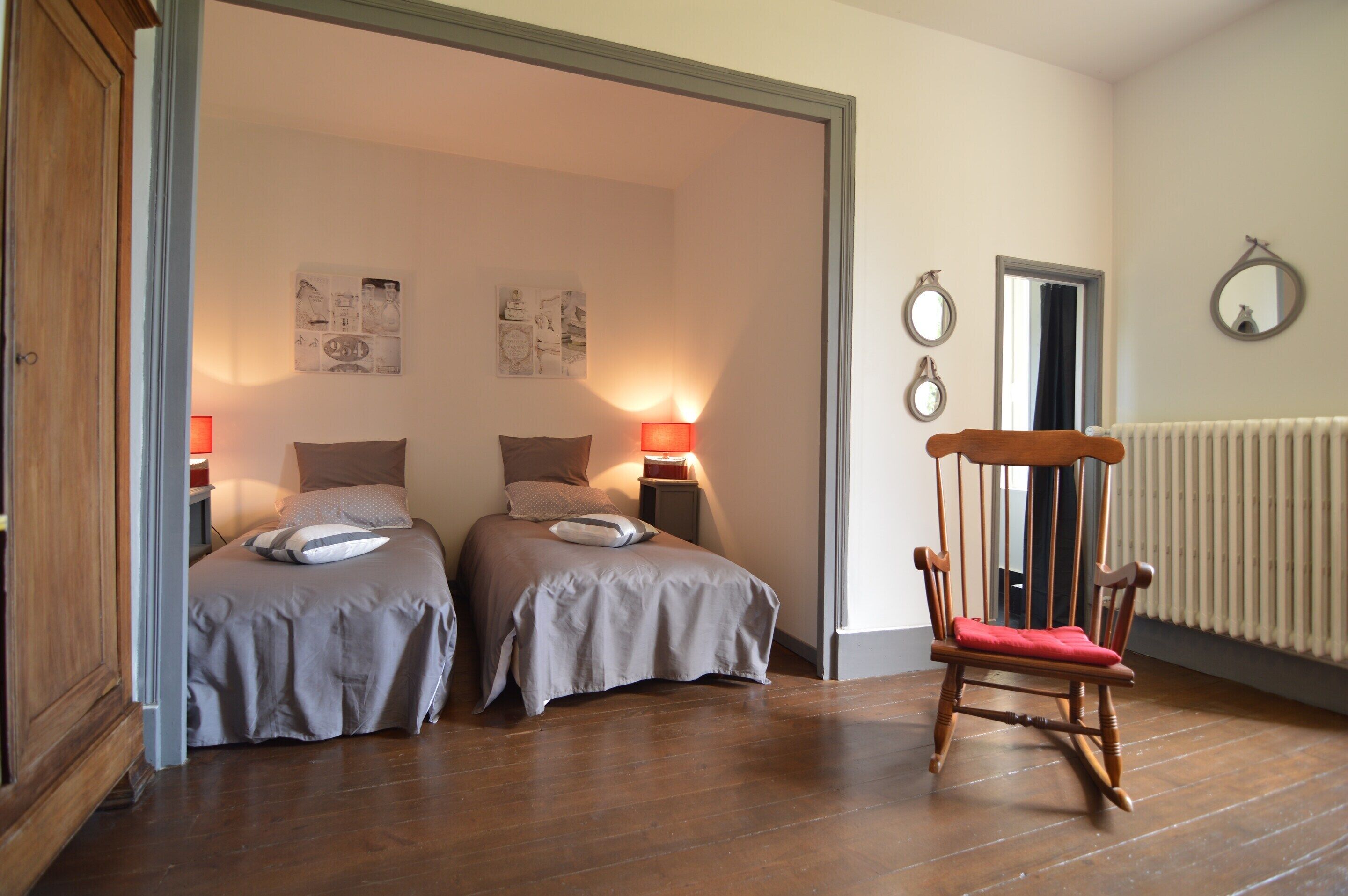 House | 3 bedrooms, individually furnished, bed sheets
