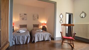 House | 3 bedrooms, individually furnished, bed sheets