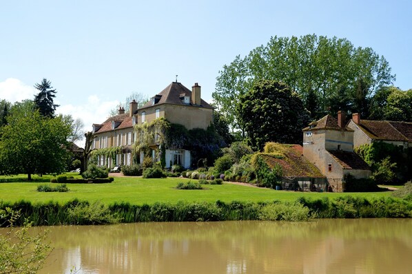 House | Exterior - Mansion in Champvert With Pond View Terrace (Champvert)