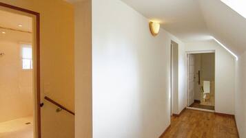 5 bedrooms, individually furnished, bed sheets