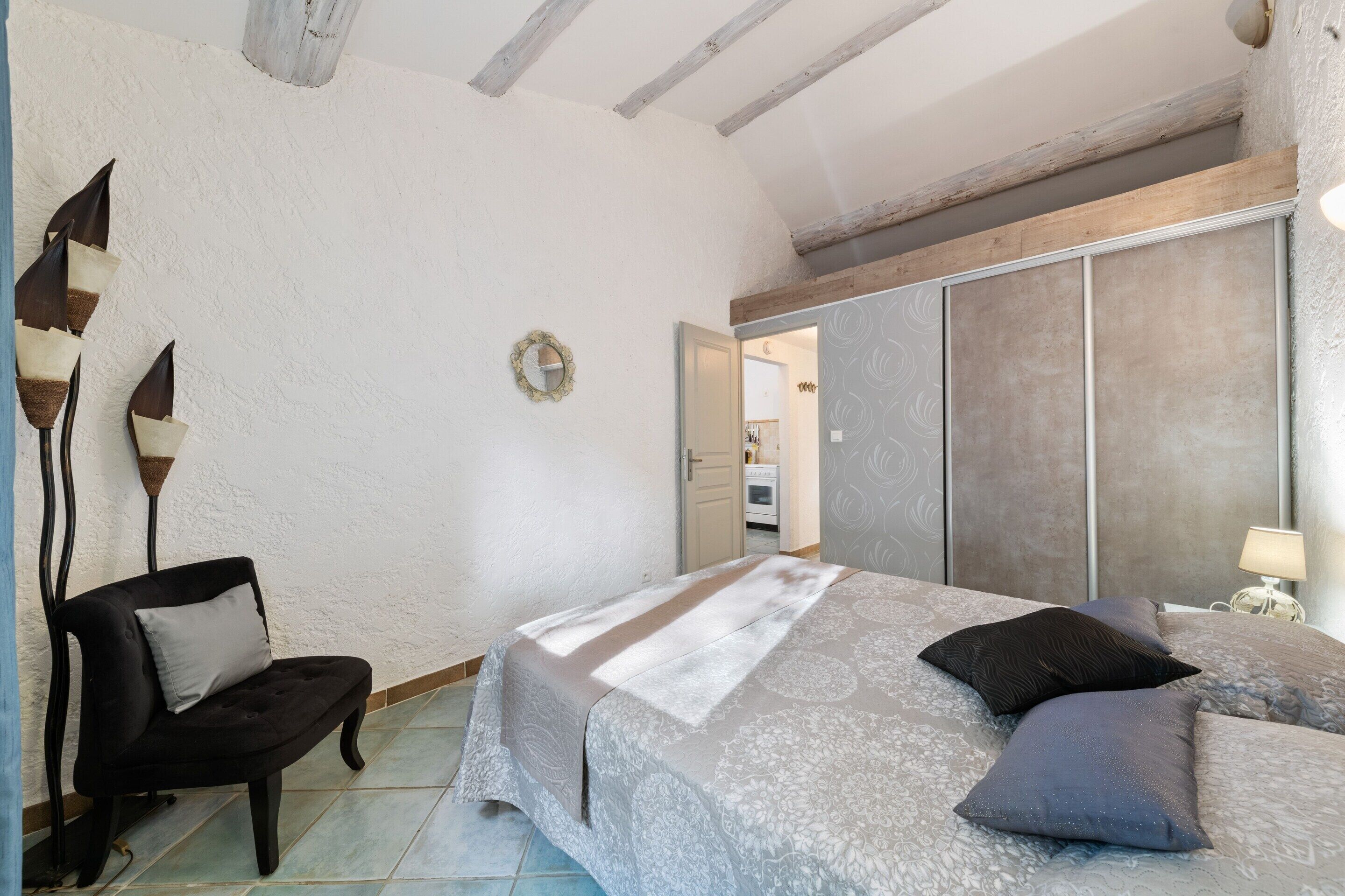 House | 1 bedroom, individually furnished, bed sheets