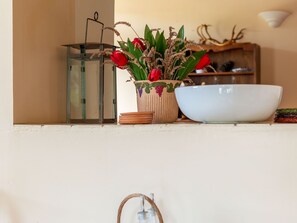 Bathtub, towels - Renovated Large Family Mas With Heated Pool and Diving Board Near Minerve (Vélieux)