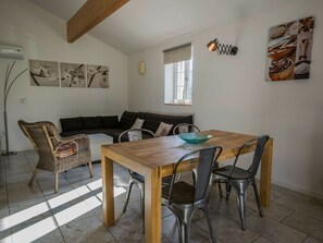 Dining - Peaceful Holiday Home Saint-martin-le-redon With Pool (Saint-Martin-le-Redon)