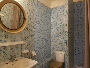 Bathroom - Gorgeous Villa in Les Mages With Jacuzzi (Les Mages)