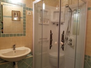 Villa | Bathroom | Shower - Gorgeous Villa in Les Mages With Jacuzzi (Les Mages)