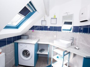House | Bathroom - Sea View Stay in Quineville (Quineville)