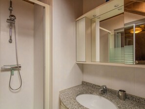House | Bathroom - Pleasant Holiday Home With Private Pool (Saint-Nexans)