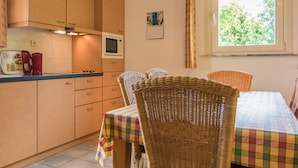 Private kitchen - Pleasant Holiday Home With Private Pool (Saint-Nexans)