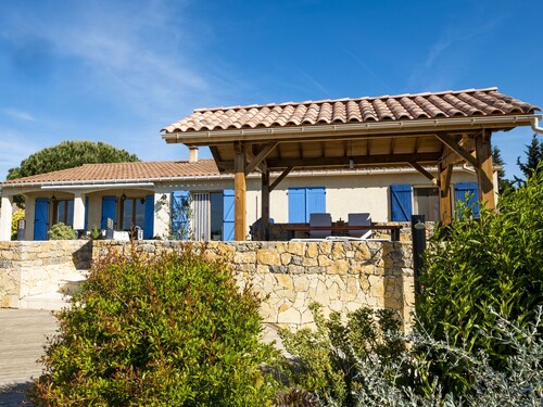 Luxury Villa: With air Conditioning Heatable Pool at the Highest Point of the Village of Malviès