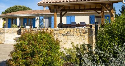 Luxury Villa: With air Conditioning Heatable Pool at the Highest Point of the Village of Malviès