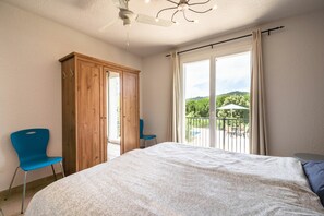 3 bedrooms, individually furnished, iron/ironing board, bed sheets - Wine Country Family Villa (Felines-Minervois)