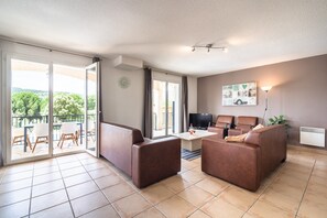 Villa | Living room - Wine Country Family Villa (Felines-Minervois)