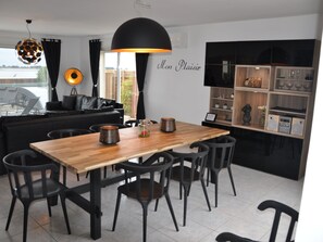 Khu ăn uống