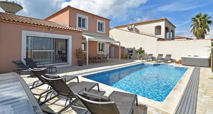 Luxurious Holiday Home With Private Pool in Port Camargue