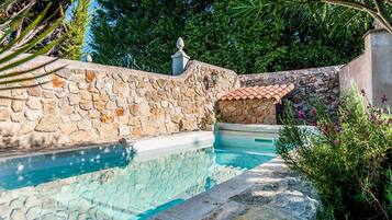 House | Kolam renang