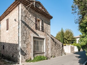 House | Exterior - Holiday Home in Lorgues With Pool and Terrace (Lorgues)