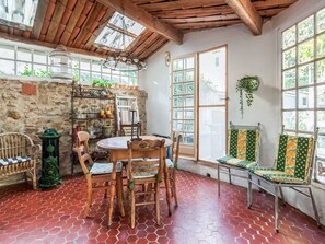 House | Dining - Holiday Home in Lorgues With Pool and Terrace (Lorgues)