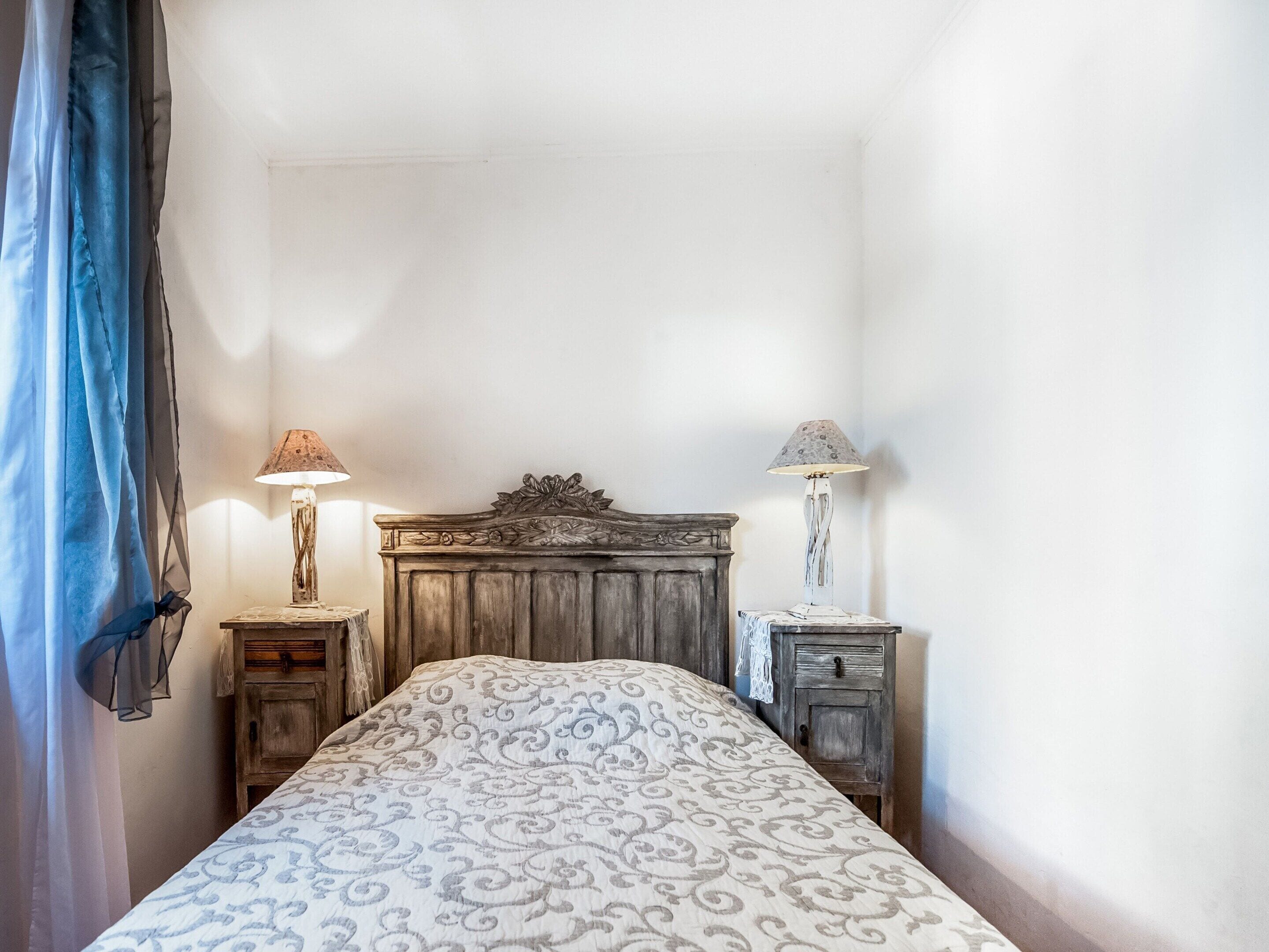 4 bedrooms, individually furnished, bed sheets