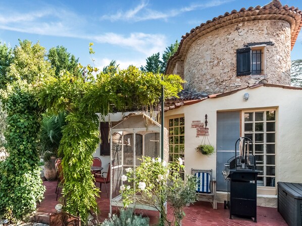 House | Exterior - Holiday Home in Lorgues With Pool and Terrace (Lorgues)