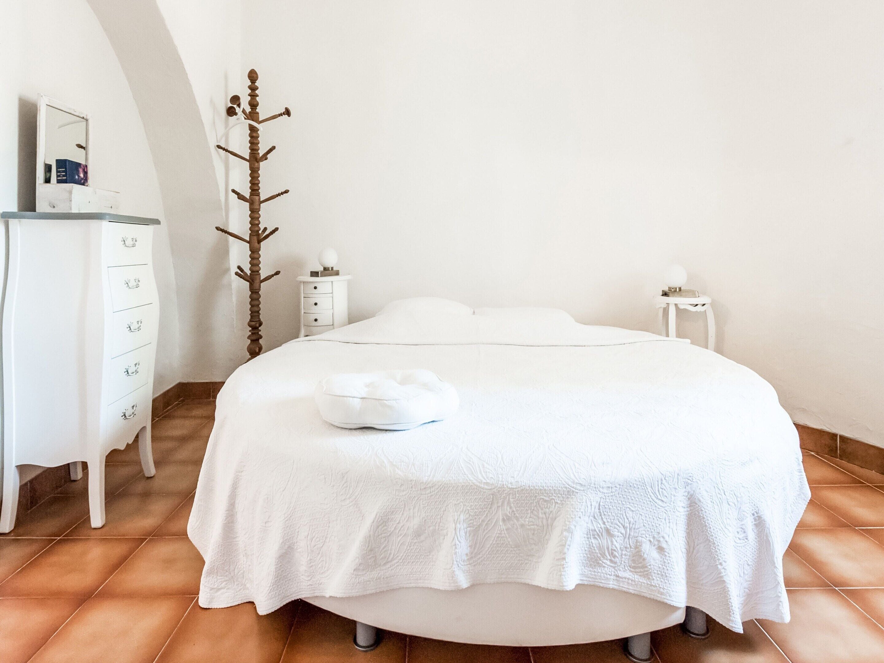 House | 4 bedrooms, individually furnished, bed sheets