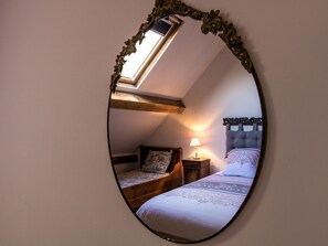 2 bedrooms, individually furnished, cribs/infant beds, bed sheets - Heritage Holiday Home in Mayac With Pool (Mayac)