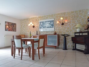 Dining - Stylish Holiday Home With Private Swimming Pool and Large, Enclosed Garden (Saint-Geniès-de-Fontedit)