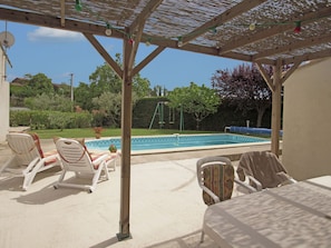 Villa | Balcony - Stylish Holiday Home With Private Swimming Pool and Large, Enclosed Garden (Saint-Geniès-de-Fontedit)